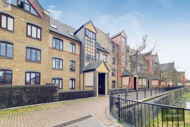 Discovery Walk, London, E1W 1 bed apartment for sale