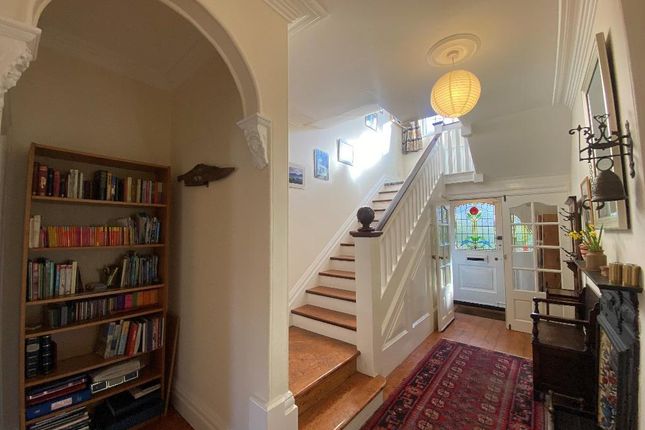 6 bedroom semi-detached house for sale