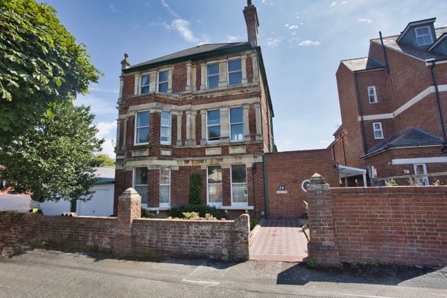 Marten Road, Folkestone, CT20 2 bed flat for sale