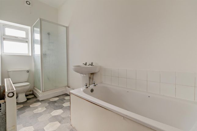 Balby Road, Doncaster DN4 2 bed end of terrace house for sale