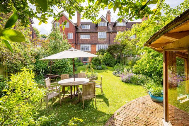 6 bedroom semi-detached house for sale