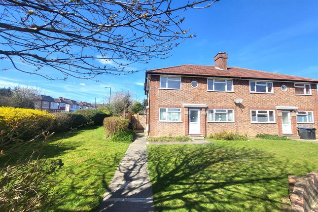 East Close, Cockfosters, EN4 2 bed maisonette for sale