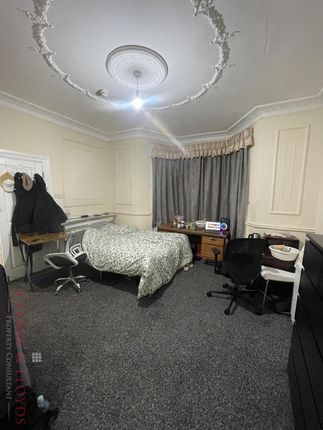 Ilford IG1 7 bed terraced house for sale