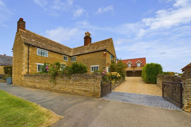 High Street, Bourne PE10 5 bed cottage for sale