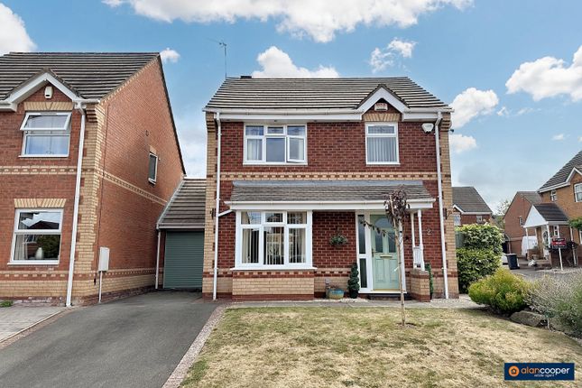 3 bedroom link detached house for sale