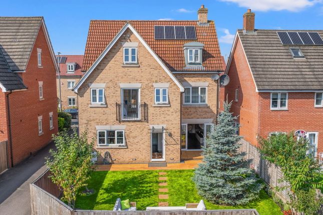 Gilders Road, Dunmow CM6 5 bed detached house for sale