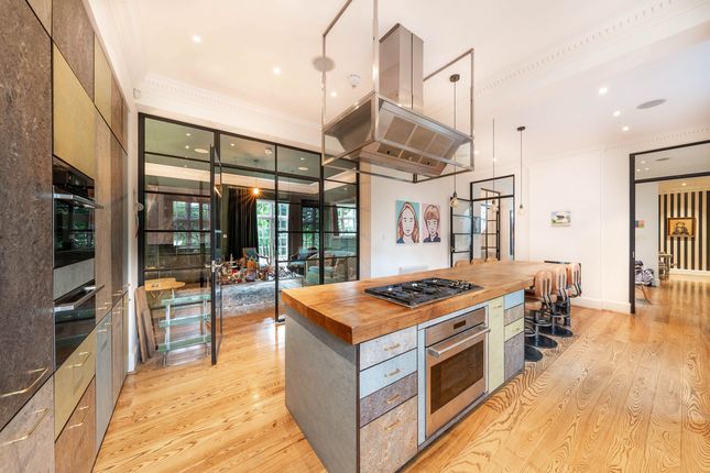 Wadham Gardens, London, NW3 6 bed detached house for sale