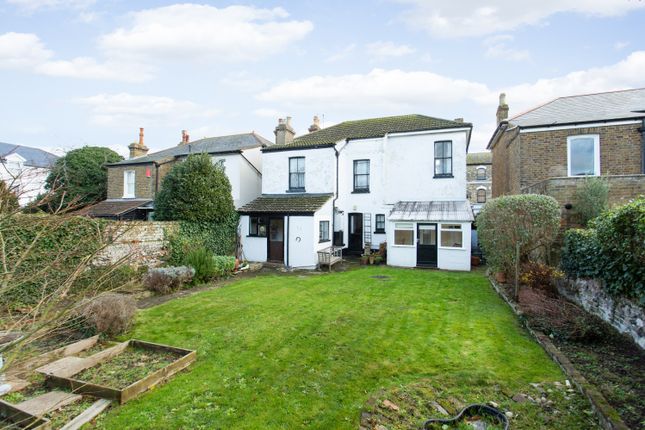 Gladstone Road, Broadstairs, CT10 3 bed detached house for sale