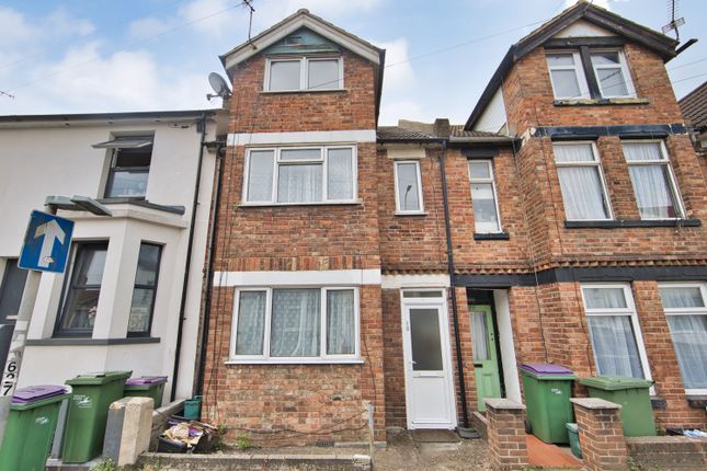 Pavilion Road, Folkestone, CT19 3 bed semi