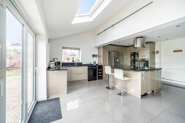 Bradenstroke, Bradenstoke... 5 bed semi
