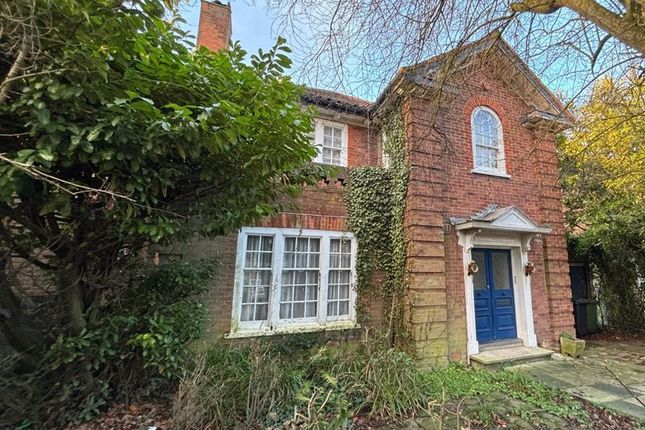 Brockley Avenue, Stanmore, Middlesex... 4 bed detached house for sale
