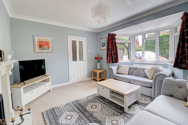Rose Avenue, High Wycombe HP15 3 bed semi