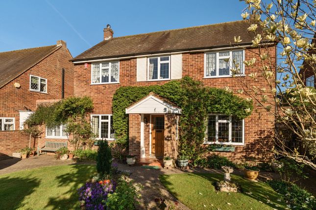 Range Way, Shepperton, TW17 5 bed detached house for sale