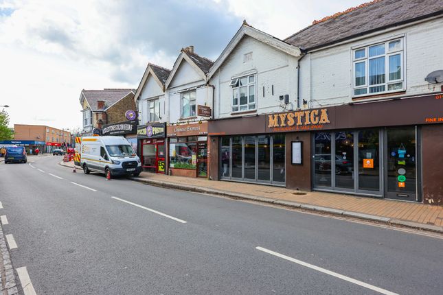 Station Road, Addlestone KT15 2 bed flat for sale