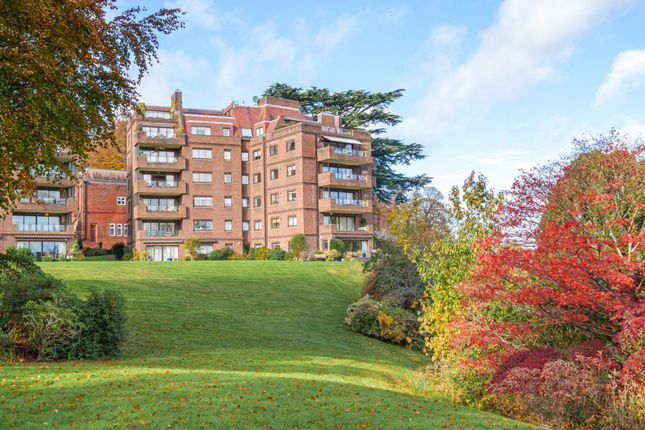 Lythe Hill Park, Haslemere, GU27 3 bed ground floor flat for sale