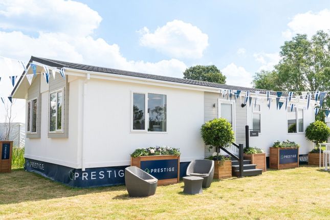 Nook Park, Willow Road, Milton Keynes... 2 bed park home for sale