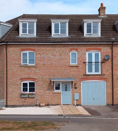 4 bedroom terraced house for sale