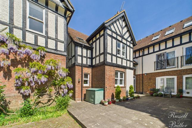Seven Gables, Buckingham Road... 1 bed ground floor flat for sale
