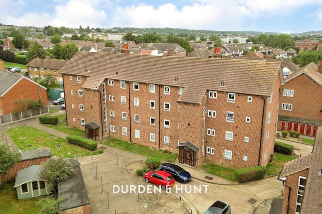 Aragon Drive, Hainault, IG6 2 bed apartment for sale