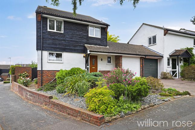 Cairns Avenue, Woodford Green IG8 4 bed link detached house for sale