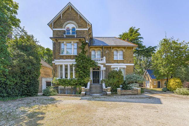 6 bedroom detached house for sale