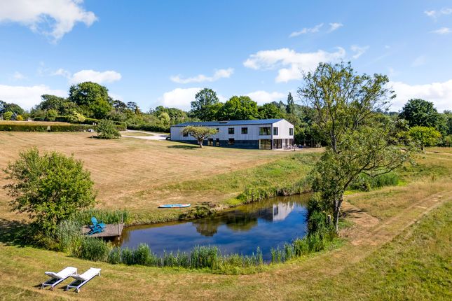 5 bed detached house