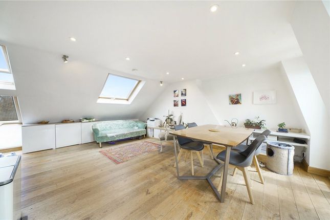 Bronsart Road, Fulham, London, SW6 3 bed apartment for sale