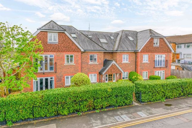 Corrie Road, Addlestone. 2 bed apartment for sale