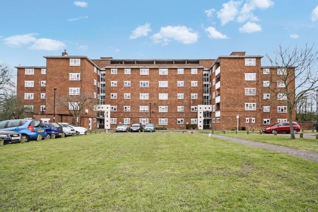 Old Ruislip Road, Northolt 2 bed flat for sale