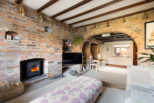 5 bedroom end of terrace house for sale