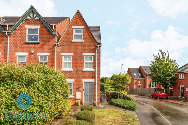 3 bedroom town house for sale