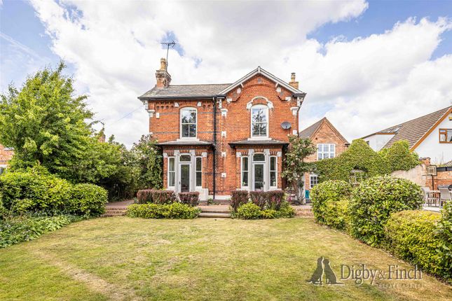 6 bedroom detached house for sale