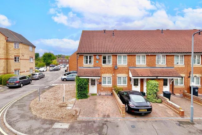 Westfield Gardens, Chadwell Heath, RM6 3 bed end of terrace house for sale