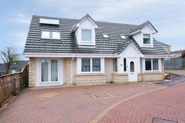 8 Minthill Place, Harthill, ML7 5PE 5 bed detached villa for sale