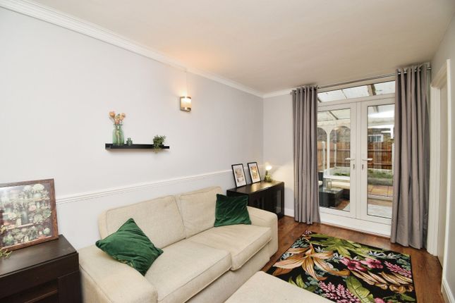 Stebondale Street, Isle Of Dogs... 4 bed flat for sale