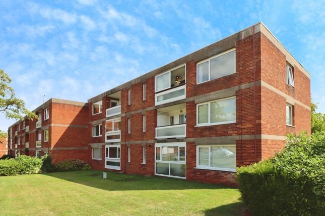 3 bedroom flat for sale