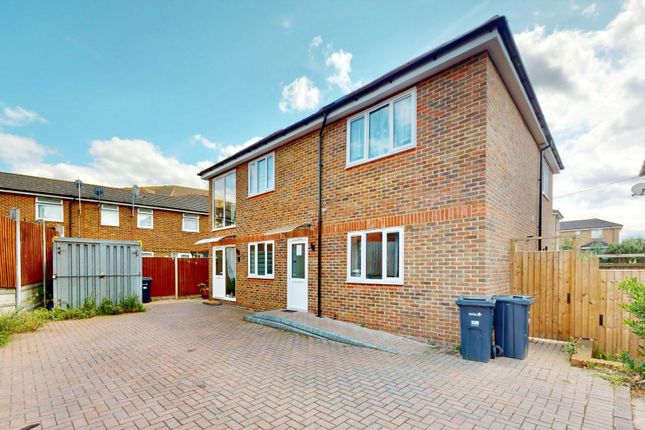 Quarles Park Road, Chadwell Heath, RM6 2 bed maisonette for sale
