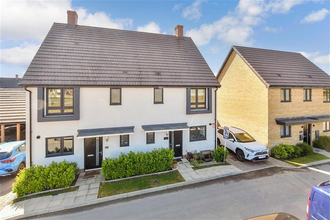Saddleback Close, Ashford, Kent 3 bed semi