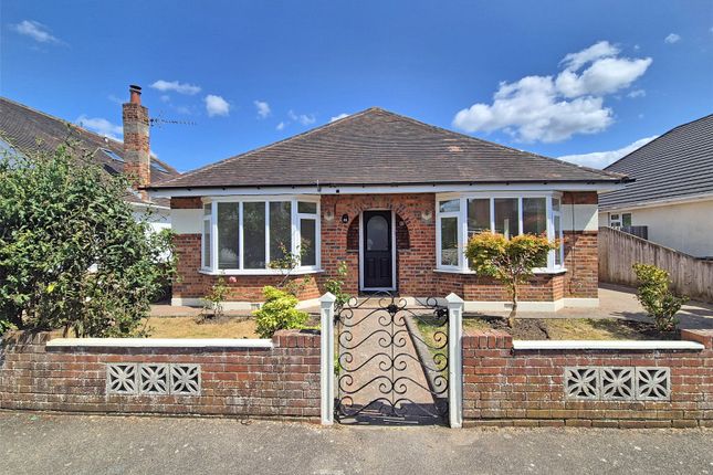 Kings Avenue, Christchurch, Dorset, BH23 3 bed bungalow for sale