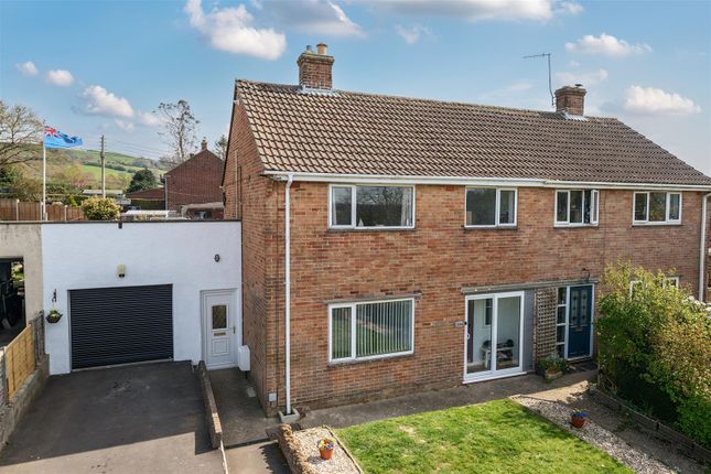 3 bedroom semi-detached house for sale