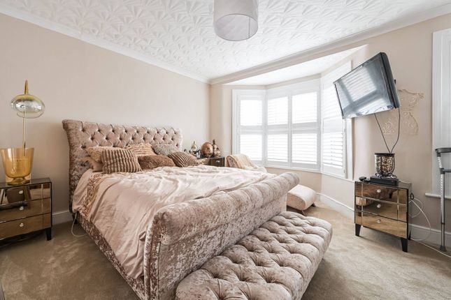 Markhouse Road, Walthamstow, London, E17 3 bed terraced house for sale