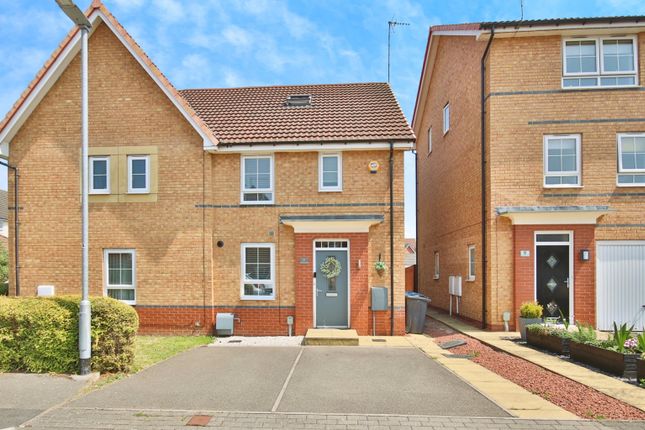 Holland Park, Kingswood, Hull, HU7 3AY 3 bed semi