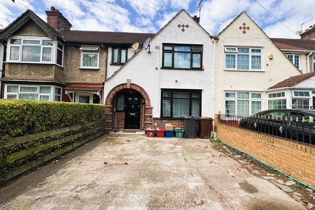 Burnham Gardens, Hounslow 3 bed terraced house for sale