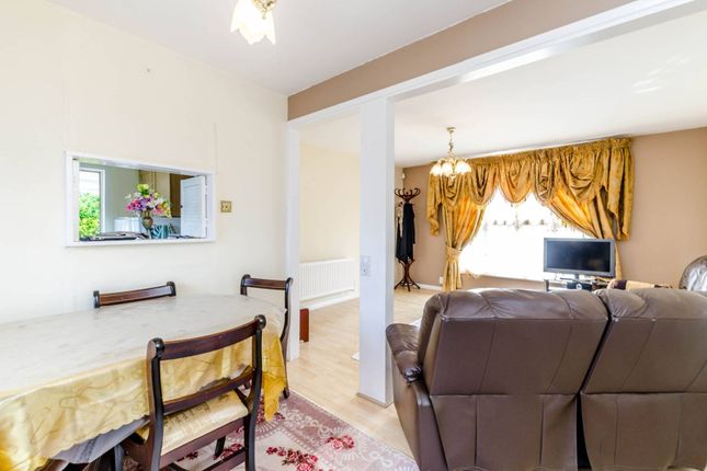 Newnham Gardens, Northolt, UB5 3 bed semi
