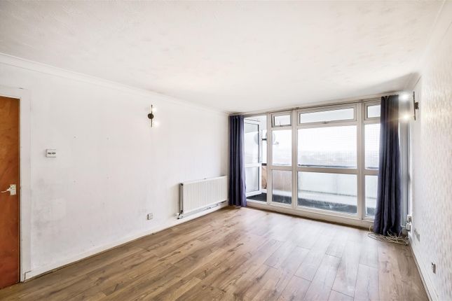 Navestock Crescent, Woodford Green 2 bed flat for sale
