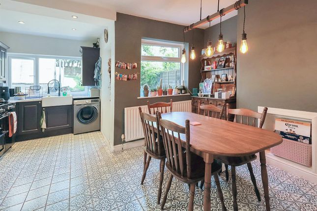 Foxhill Road, Carlton, Nottingham 3 bed semi