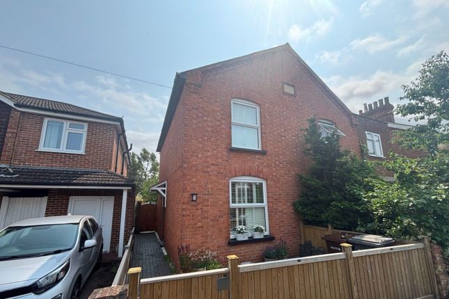 Clarence Street, Egham, Surrey, TW20 2 bed semi