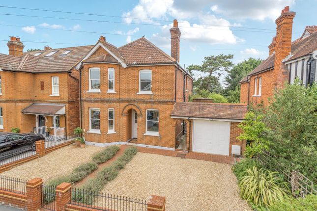 St. Albans Avenue, Weybridge, KT13 5 bed detached house for sale