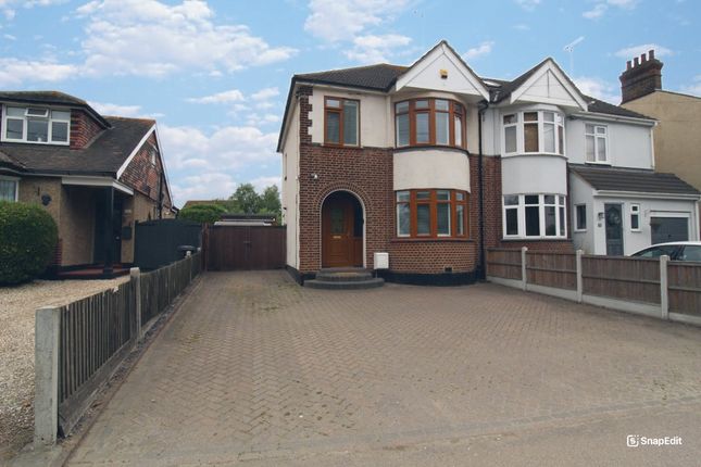 Ashingdon Road, Rochford, Essex, SS4 3 bed semi