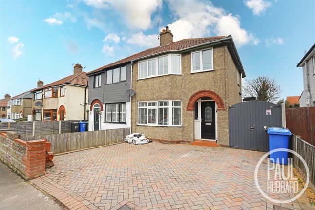 Monckton Avenue, Oulton Broad, NR32 3 bed semi